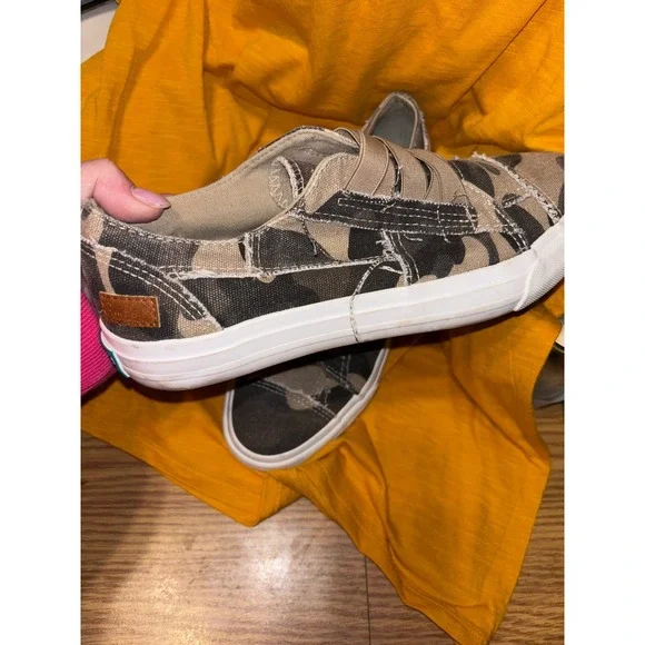 Blowfish Malibu Slip On Sneakers Camouflage Distressed Canvas Women's Size 10 - Picture 7 of 7